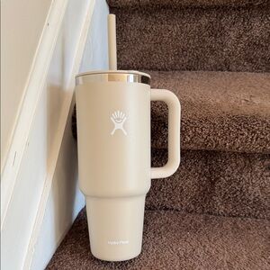 Hydro Flask Beige Mug with Straw